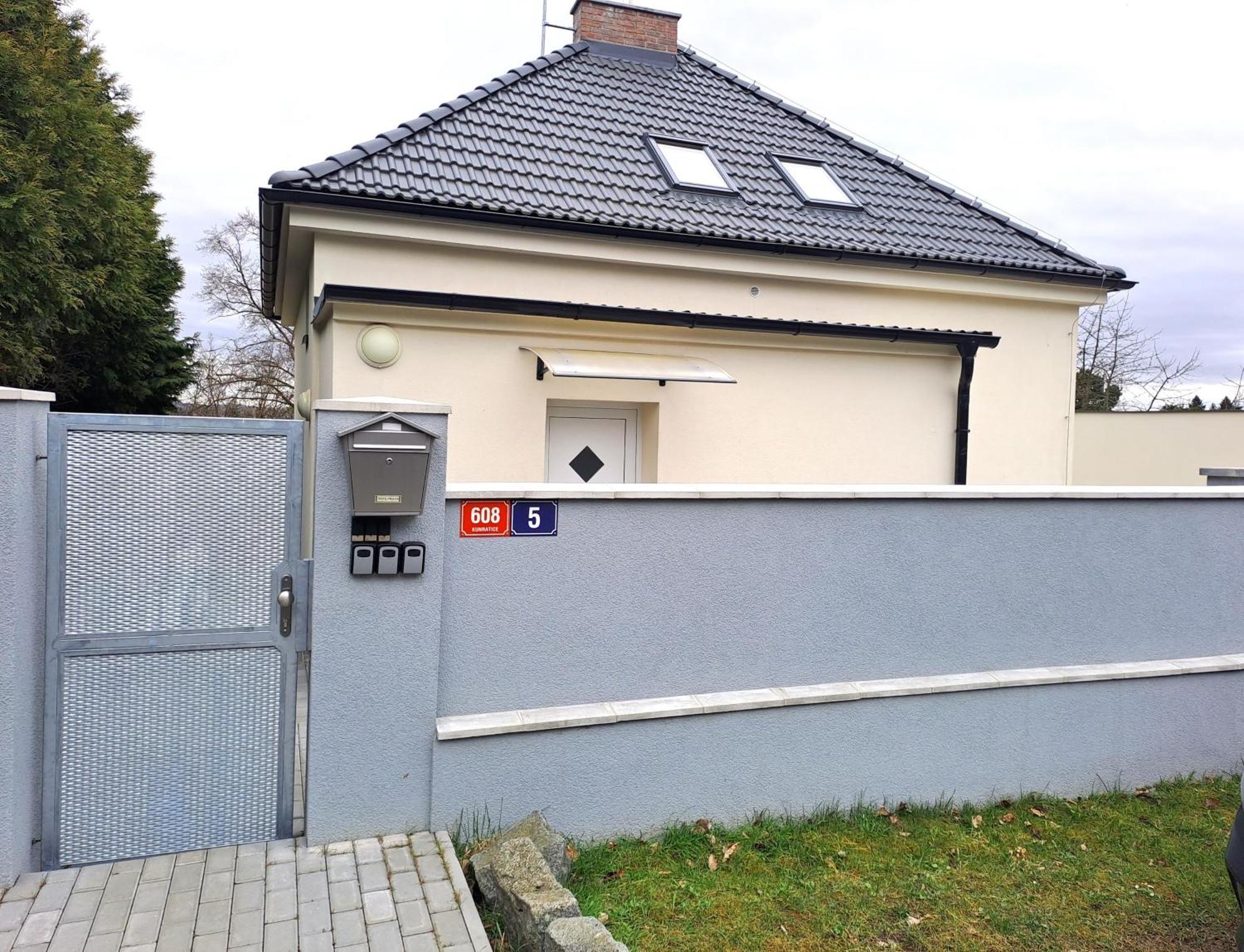 Apartmanovy Dum Se Zahradou V Klidne Casti Prahy Praha